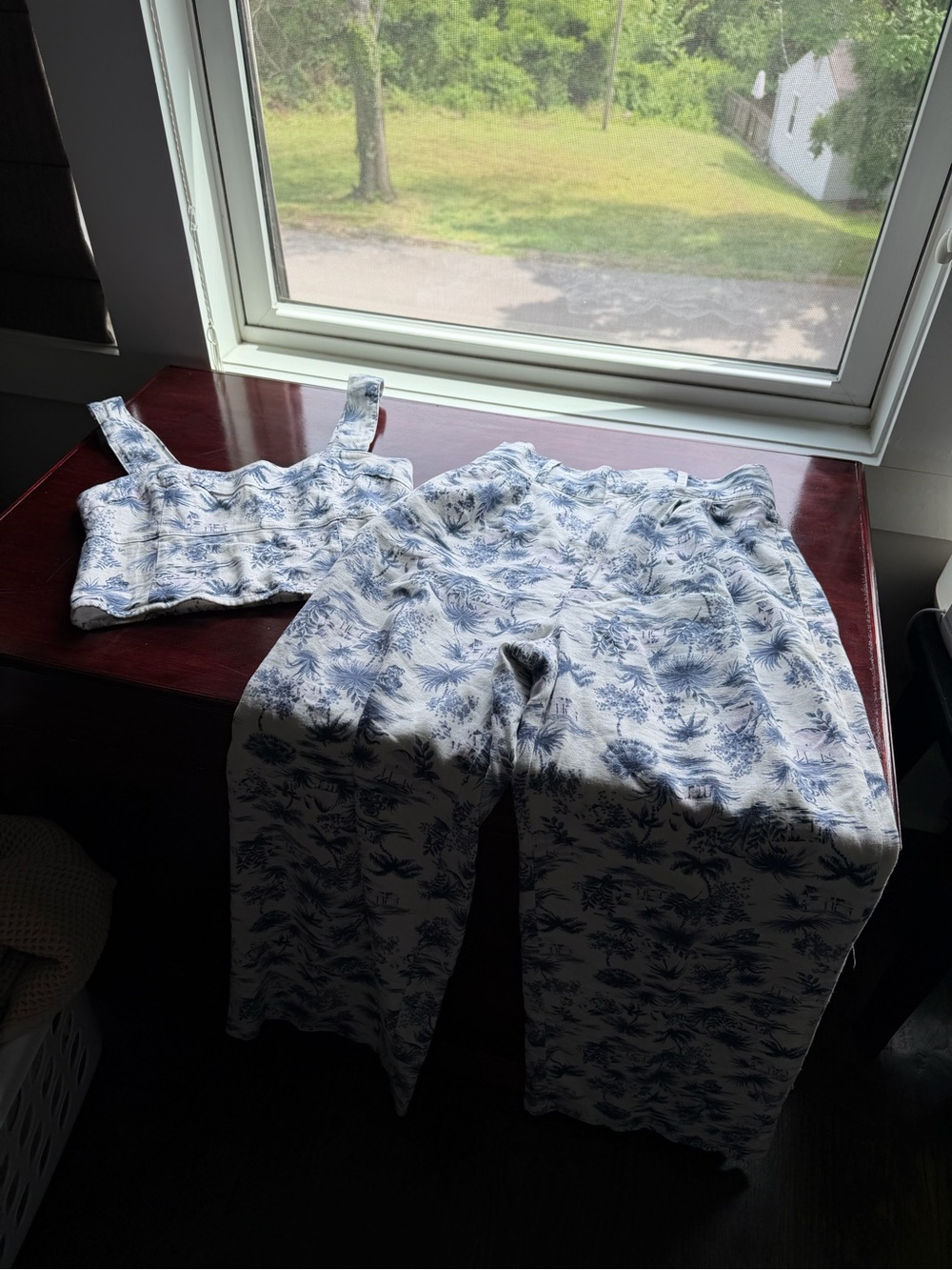 Abercrombie & Fitch 2 Piece Set Pants and Shirt with Blue Floral Toile Print - Picture 4 of 5